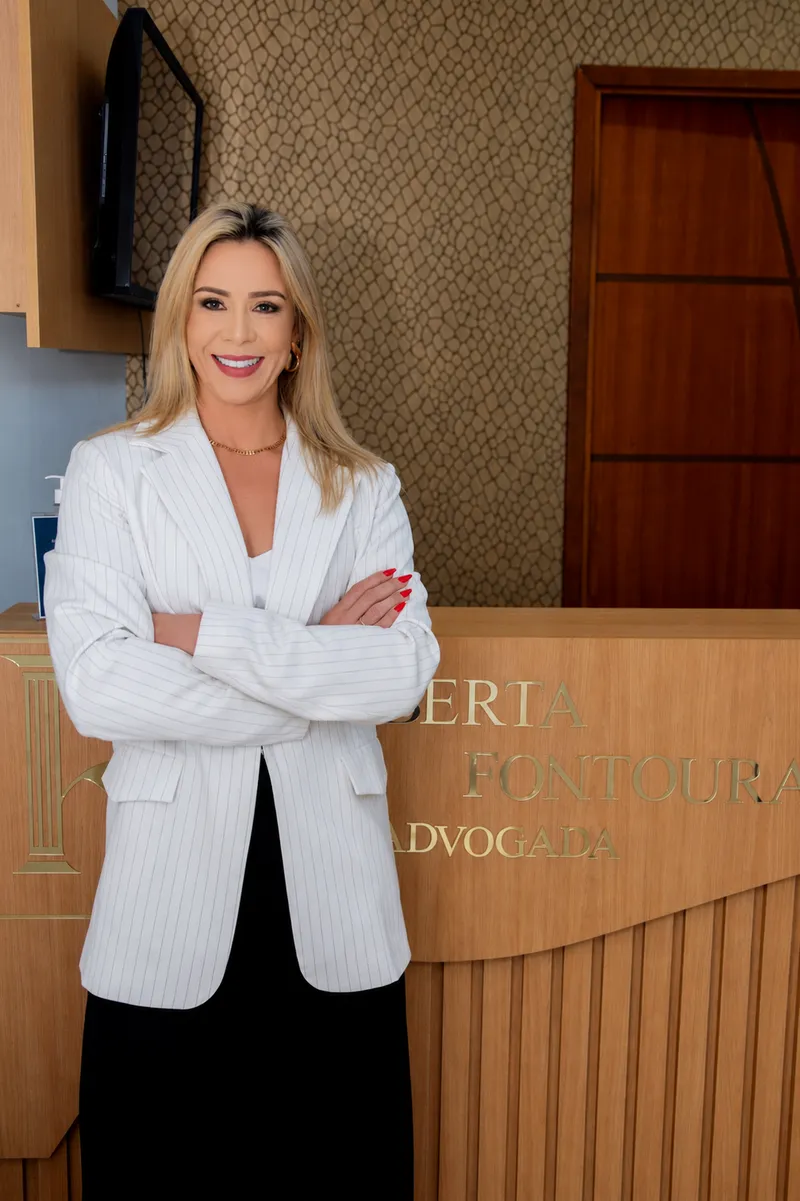 Dra. Roberta Fontoura no escritório